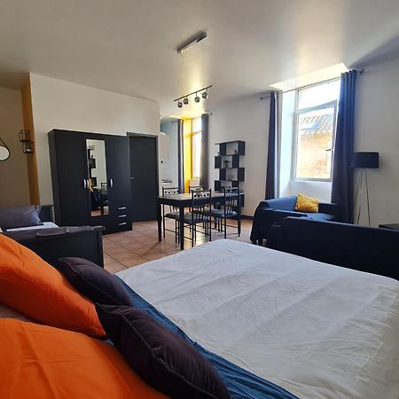 Le Prieure - Studios Jusqu'A 4 Personnes Villeneuve-les-Beziers Exterior photo